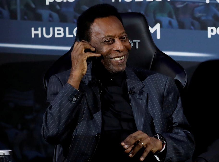 L'ex-footballeur pele hospitalise mais pas d'inquietude, dit son representant