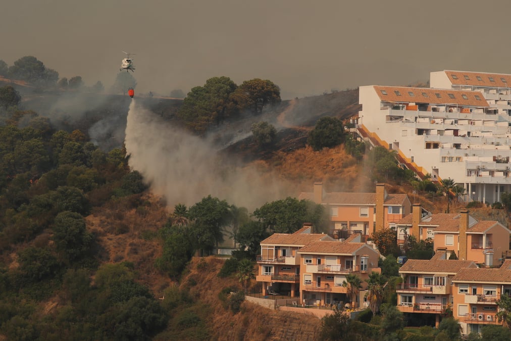 Violent feu de foret dans le sud de l'espagne, 800 personnes evacuees