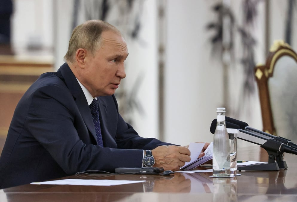Le president russe vladimir poutine s'entretient avec son homologue chinois xi jinping en marge du sommet de l'organisation de cooperation de shanghai, en ouzbekistan
