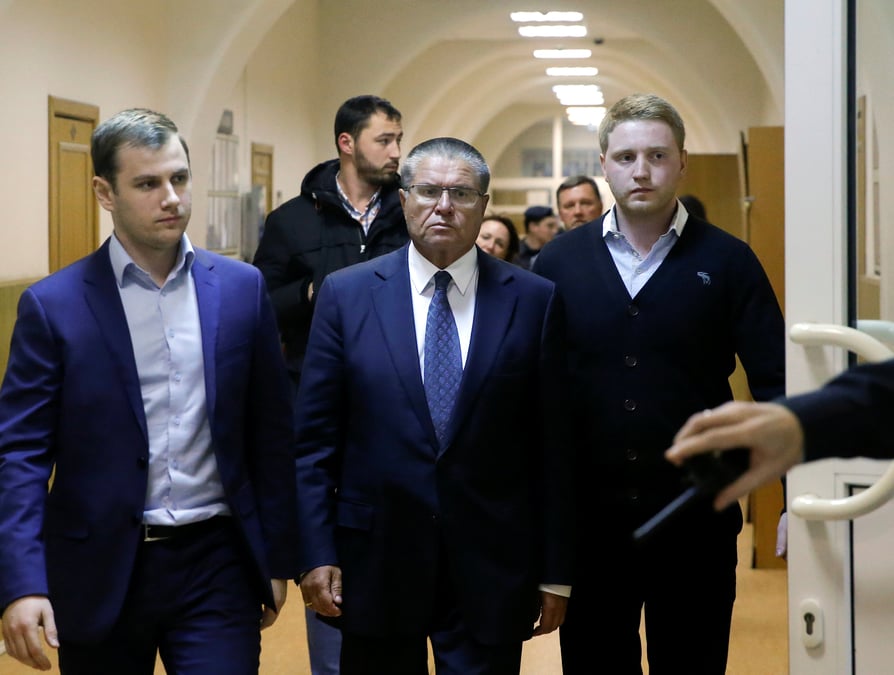 D'autres suspect pourraient etre touches par l'enquete contre le ministre russe de l'economie