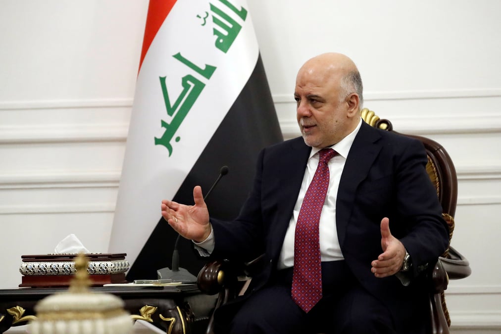 L'armee irakienne pilonne des positions kurdes, abadi reste ferme