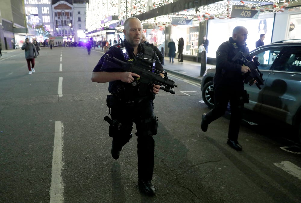 La station londonienne d'oxford circus evacuee, police sur place