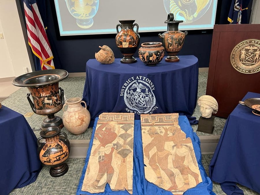 Des antiquites rendues a l'italie par les etats-unis exposees a new york