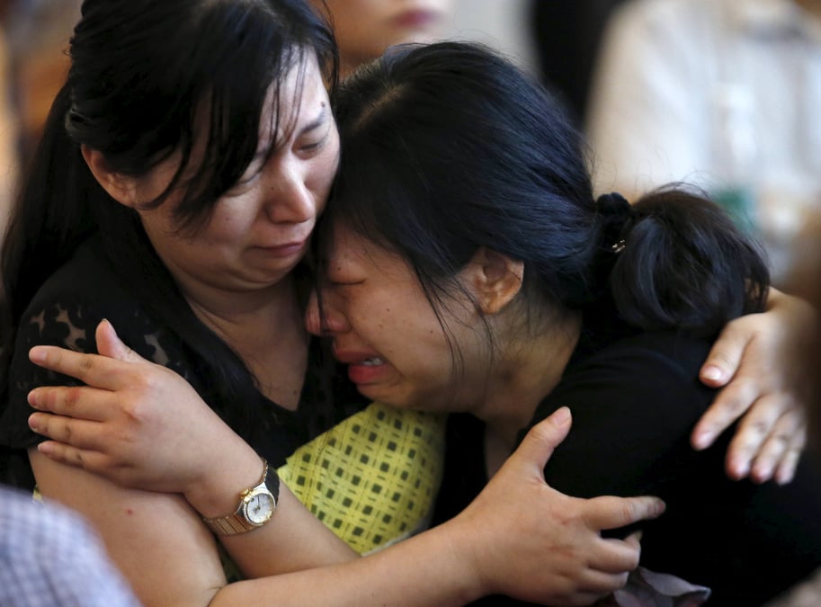 Le bilan du naufrage sur le yangtse porte a pres de 400 morts