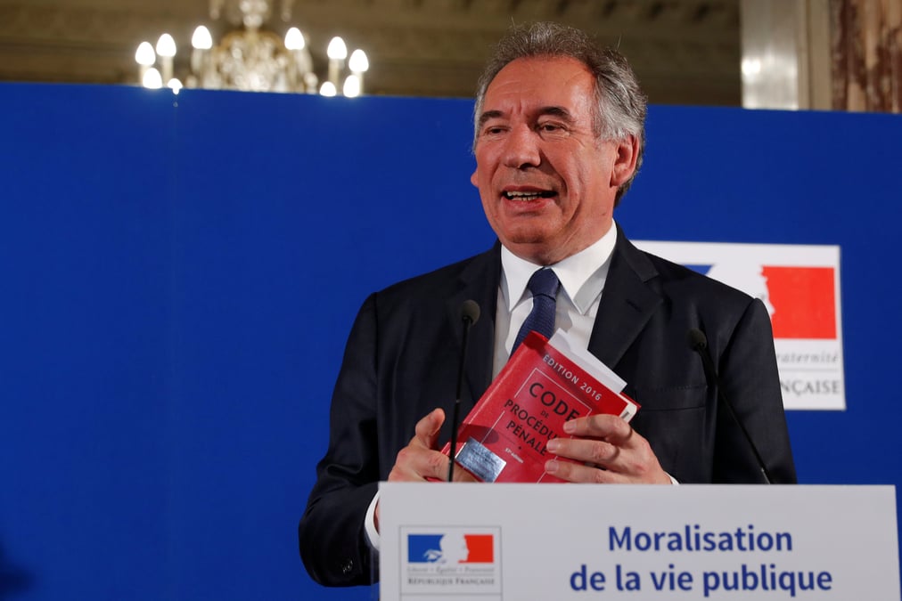 Les soupcons sur le modem ne fragilisent pas bayrou, dit philippe
