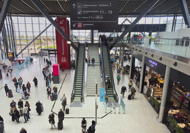 Le hall de l'aéroport de Lyon Saint Exupery.