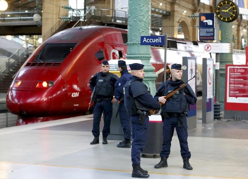 Un complice presume de l'assaillant du thalys remis a la france