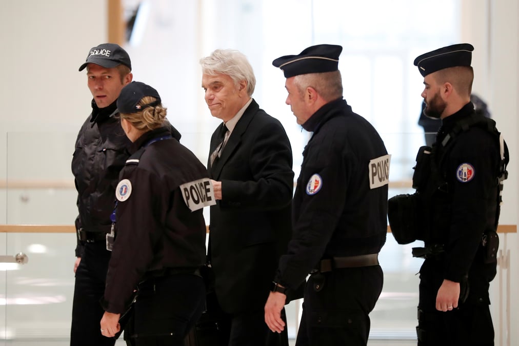 Tapie, "victime" devenue "accusee" selon son avocat et co-prevenu