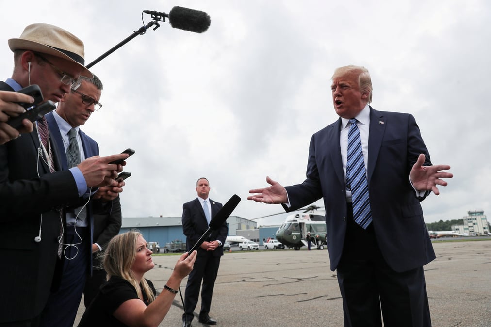 La fed est "tres en retard", deplore trump