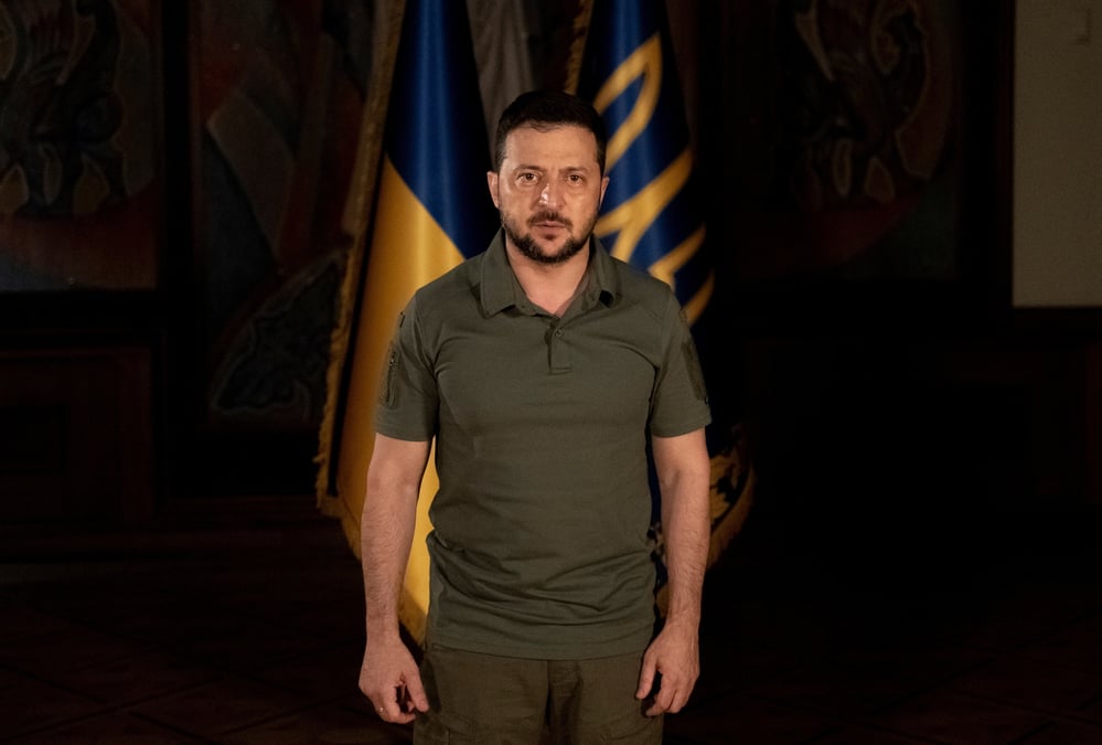 Le president ukrainien volodimir zelensky pose pour une photo apres une interview a kiev