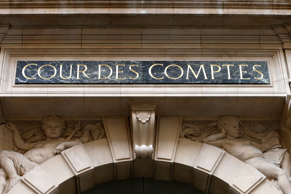 "Sans négliger les difficultés d'une telle analyse, la Cour estime qu'avancer sans évaluation solide de l'impact économique des négociations, donc quasiment à l'aveugle, est de nature à porter atteinte à la défense de nos intérêts", à propos des négociations sur la fiscalité internationale;