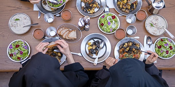 Repas au monastère de Solan (Gard).