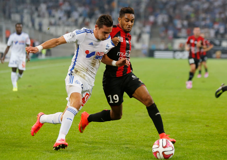 Amavi s'engage avec aston villa