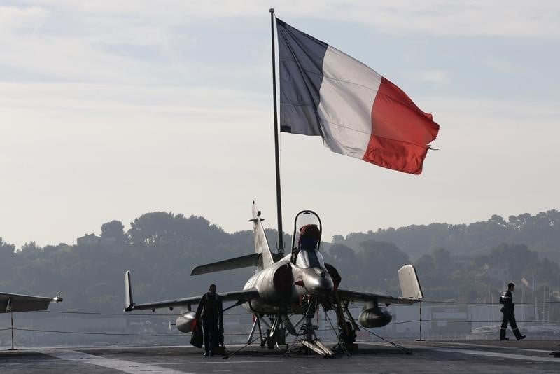 Hollande ordonne une intensification des frappes en irak et en syrie