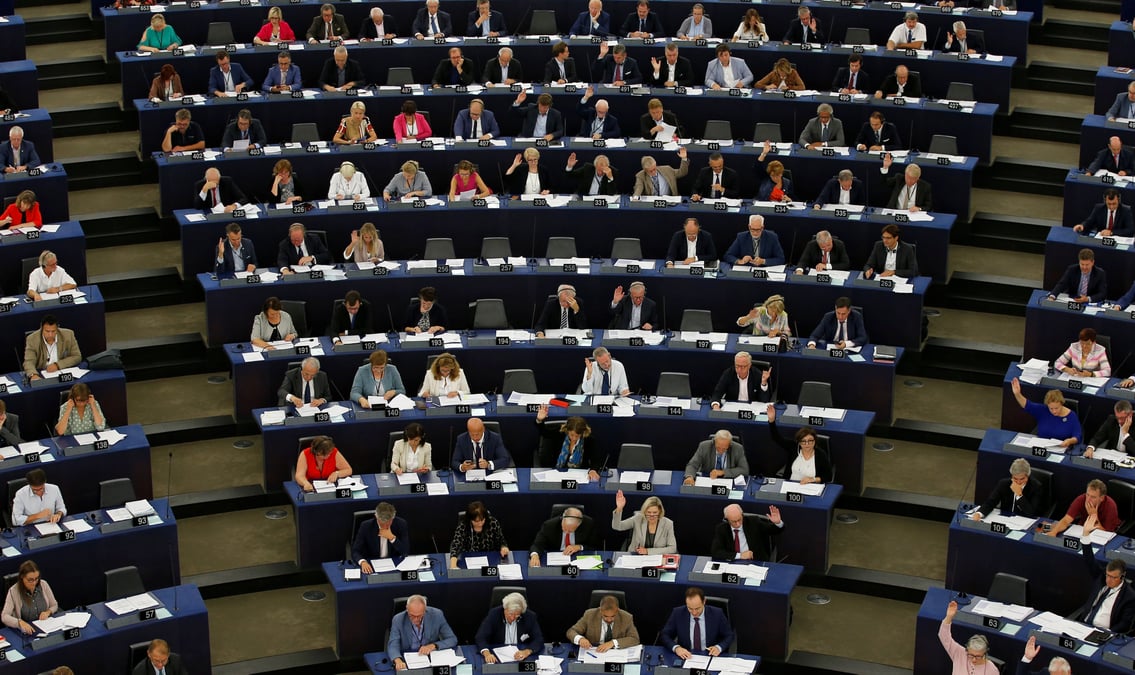 Strasbourg demande a rangoun de liberer les journalistes reuters