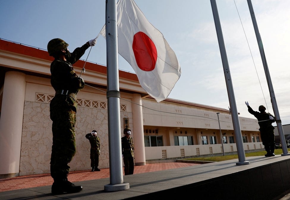 Tokyo envisage de deployer des missiles a longue portee, selon yomiuri