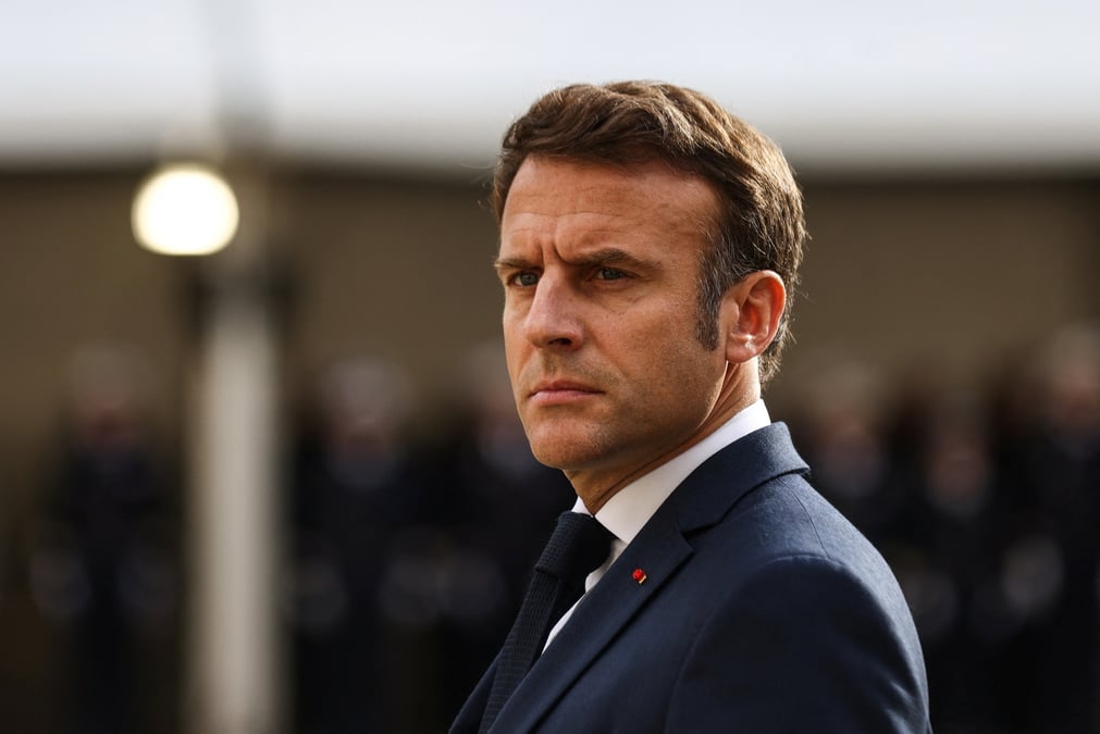 Le president francais emmanuel macron assiste lors d'une ceremonie