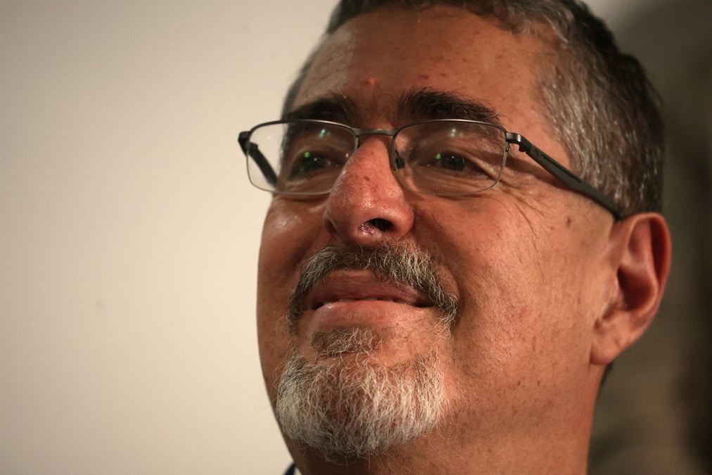 Bernardo arevalo lors d'une conference de presse