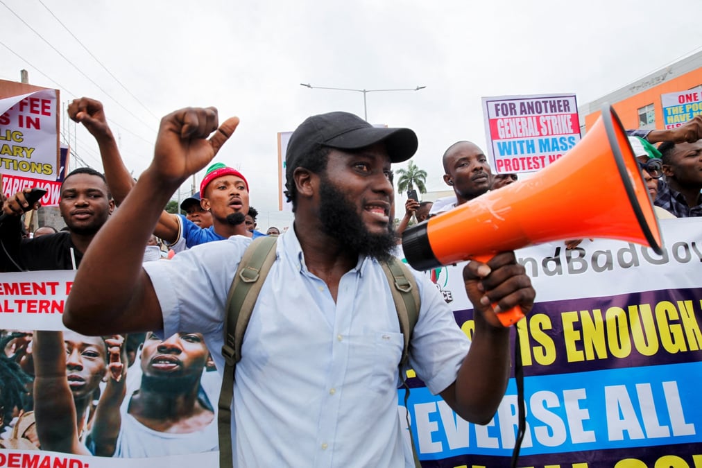 Les nigerians manifestent contre les difficultes economiques