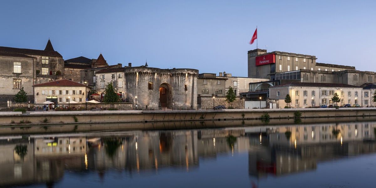 Le siège d'Hennessy à Cognac, sur les bords de Charente.