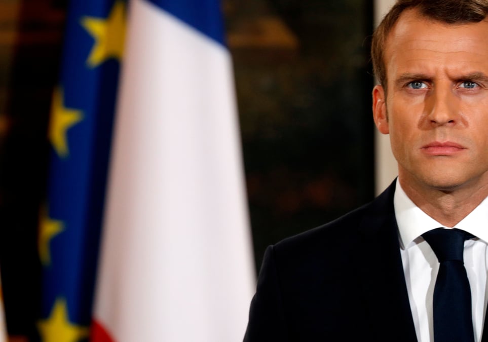 Macron signe la loi antiterroriste controversee