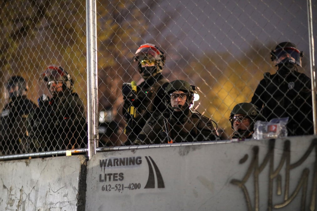La police du minnesota promet de ne pas arreter les journalistes qui couvrent les manifestations