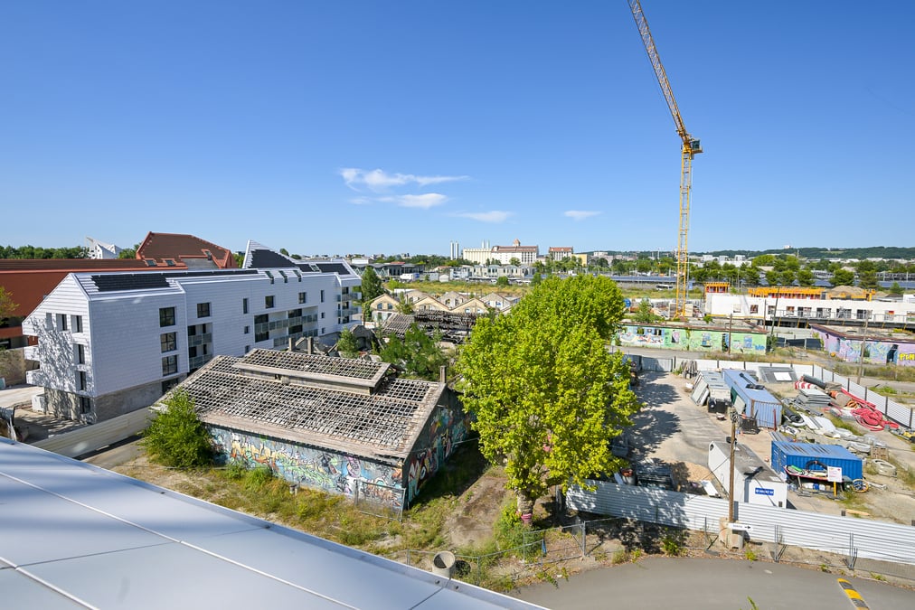 Dix ans après son lancement, le chantier au long cours de la ZAC Bastide Niel, sur la rive droite de Bordeaux, a livré un tiers des espaces prévus.
