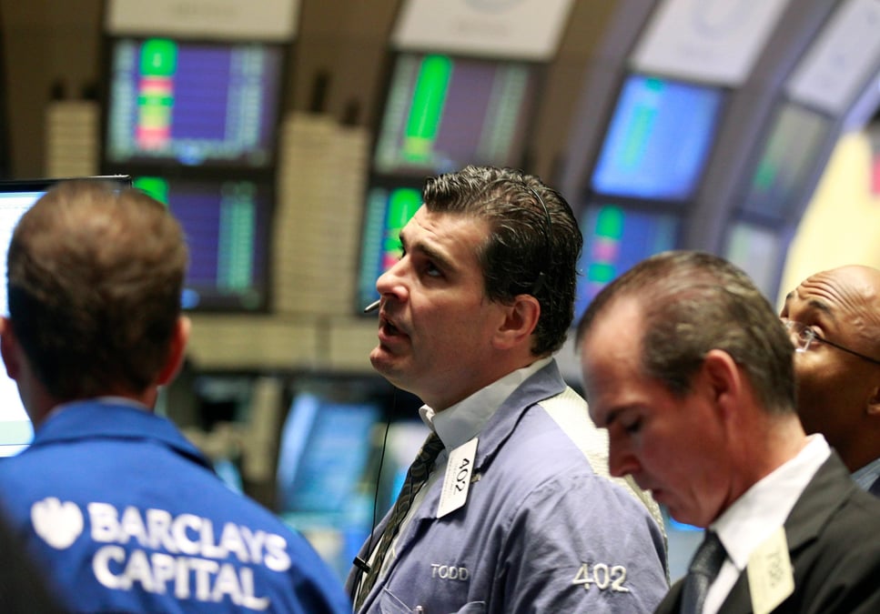Des traders sur le parquet de la bourse de new york