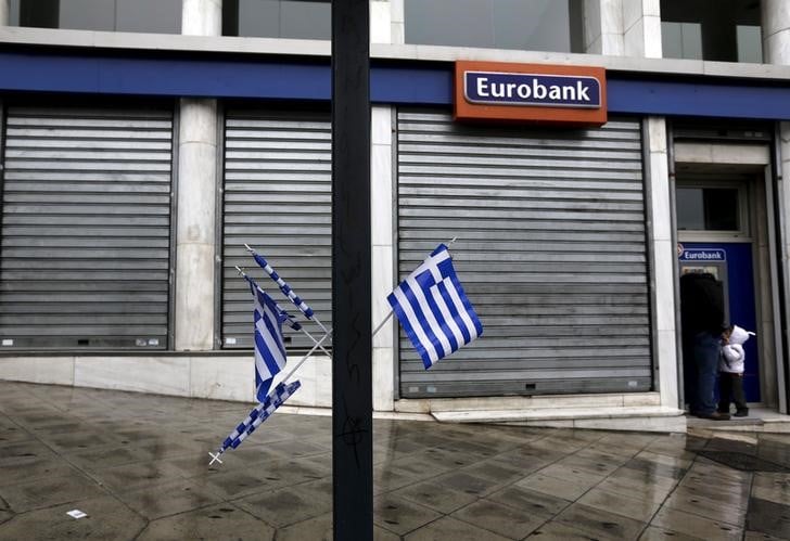 La bce releve le montant de l'aide accessible aux banques grecques