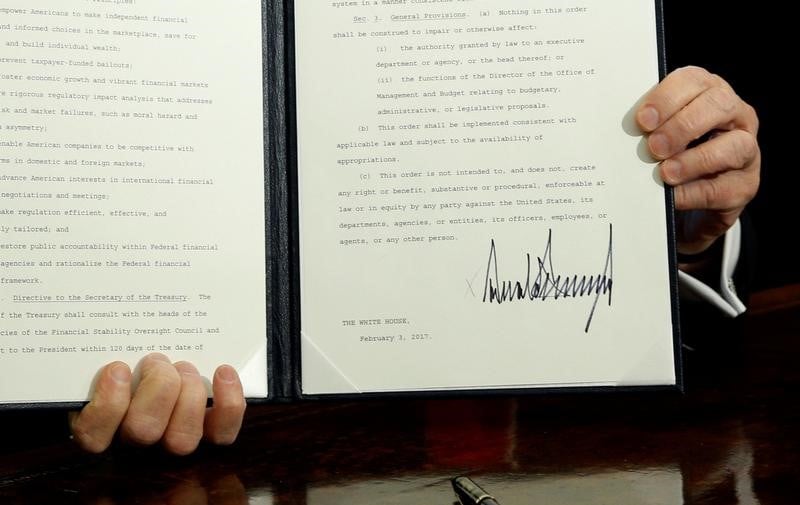 Trump a ordonne une revision de la regulation du secteur financier
