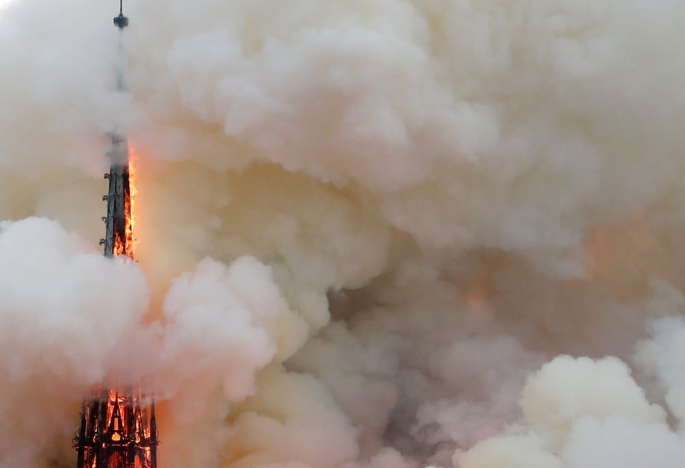 Debut d'incendie dans l'une des tours de notre-dame