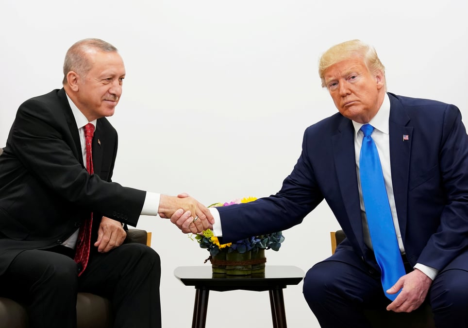 Erdogan s'entretient avec trump, visite a washington confirmee, selon des representants turcs