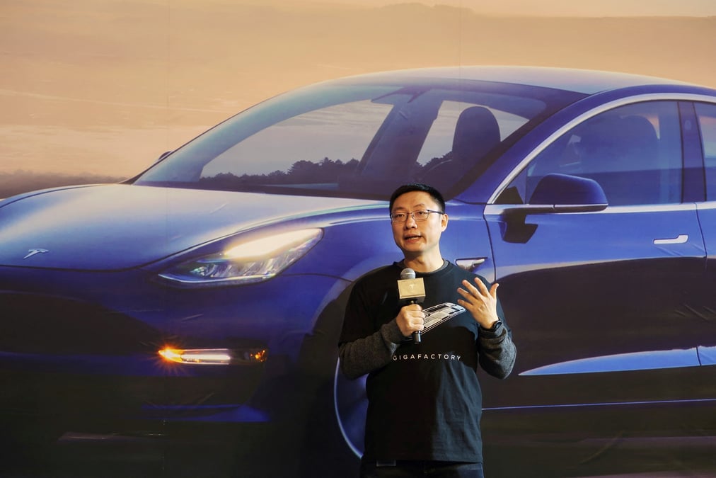 Photo d'archives du chef de tesla en chine, tom zhu, lors d'une ceremonie a shanghai
