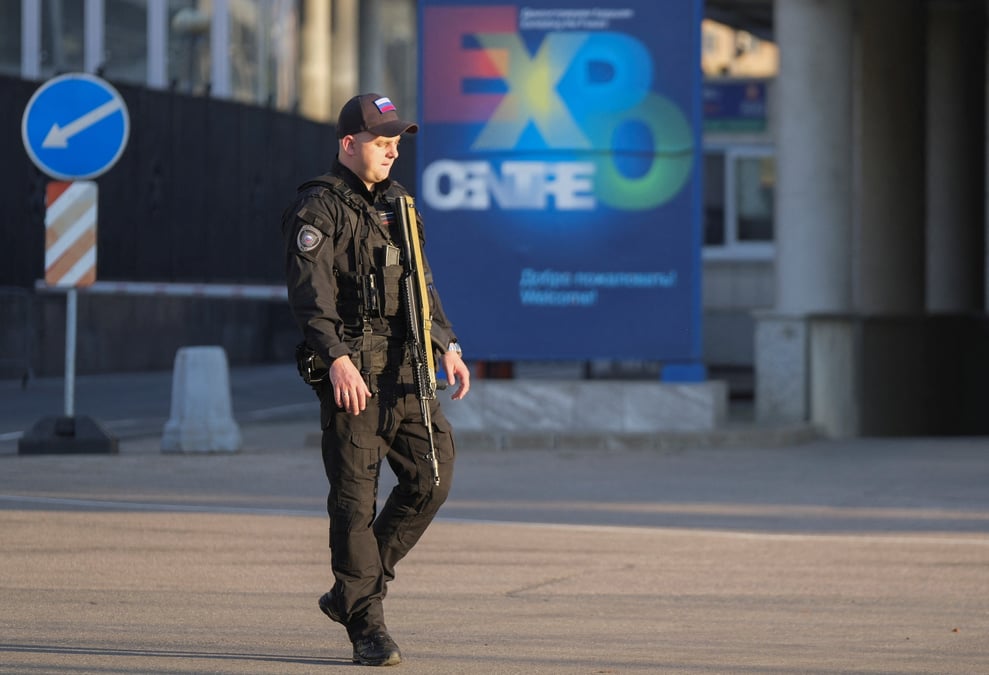 Un agent des forces de l'ordre russes a moscou