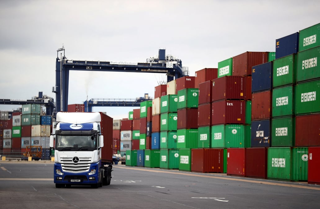 Grande-bretagne: les dockers du plus grand port de fret anglais vont entamer une greve