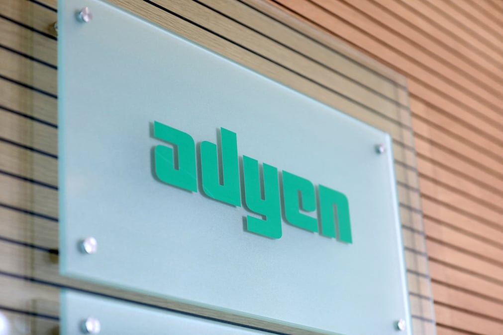 Photo d'archives du logo adyen a amsterdam, aux pays-bas