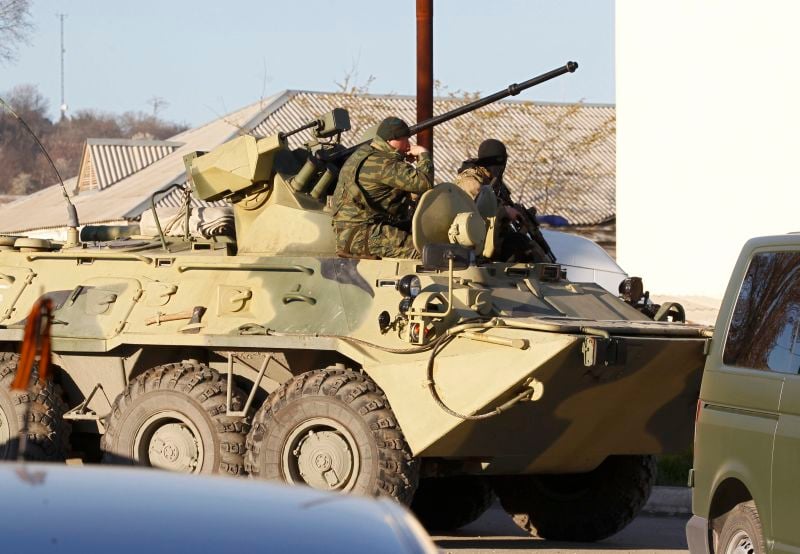 Les forces russes entrent dans la base de Belbek en Crimée