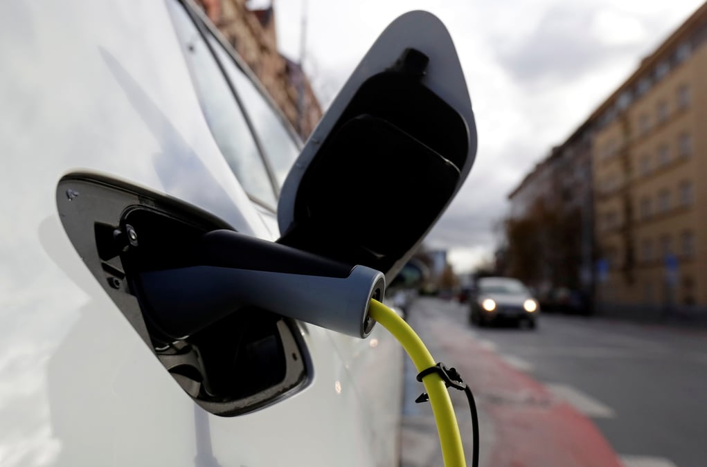 Automobile: macron annonce un plan a 700 millions pour les batteries