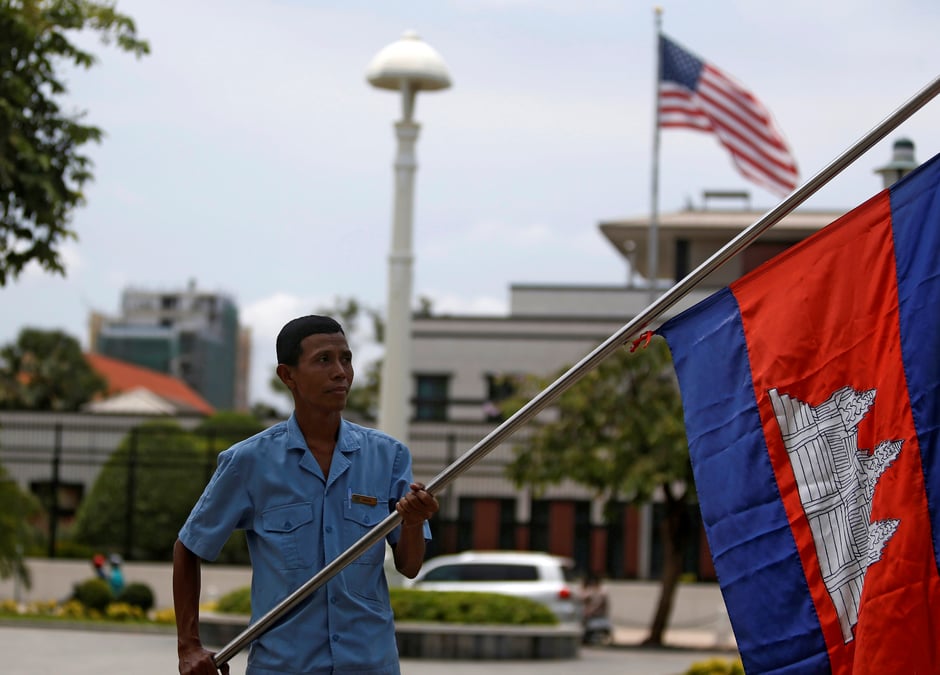 Trente-deux personnes limogees a l'ambassade us au cambodge
