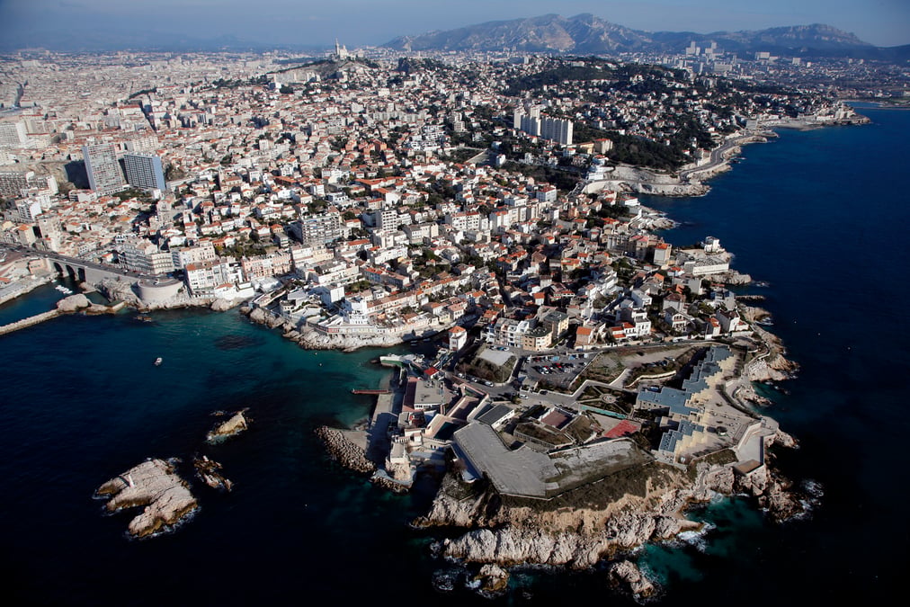Un policier blesse dans une attaque au couteau a marseille