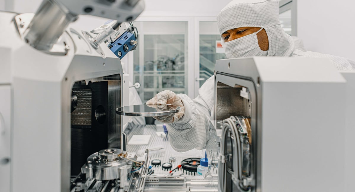 IQM Quantum Computers poursuit son implantation en France en se rapprochant du CEA-Leti pour développer certains process de sa future ligne de production à échelle industrielle.