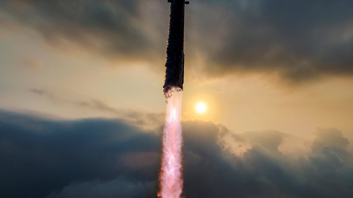 Le starship de spacex effectue son quatrieme vol d'essai depuis la base de lancement de boca chica, pres de brownsville