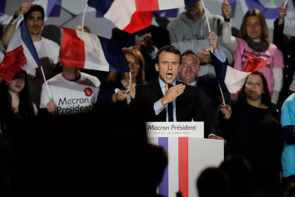 Macron assume la mise a l'ecart de sputnik et rt