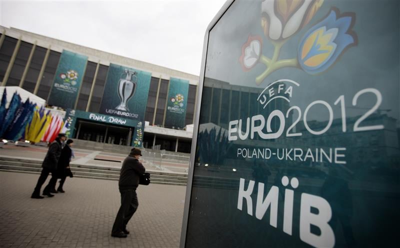 L'ESPAGNE, ÉPOUVANTAIL DU TIRAGE AU SORT POUR L?EURO 2012