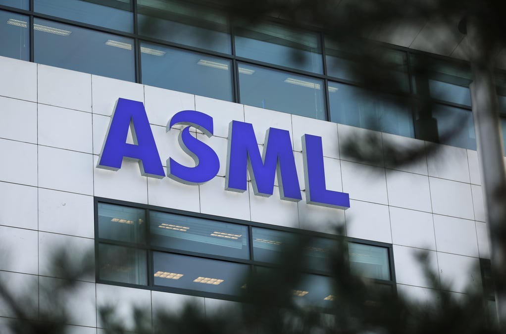 Asml: le benefice depasse les attentes au t1, la prevision de ventes 2021 relevee