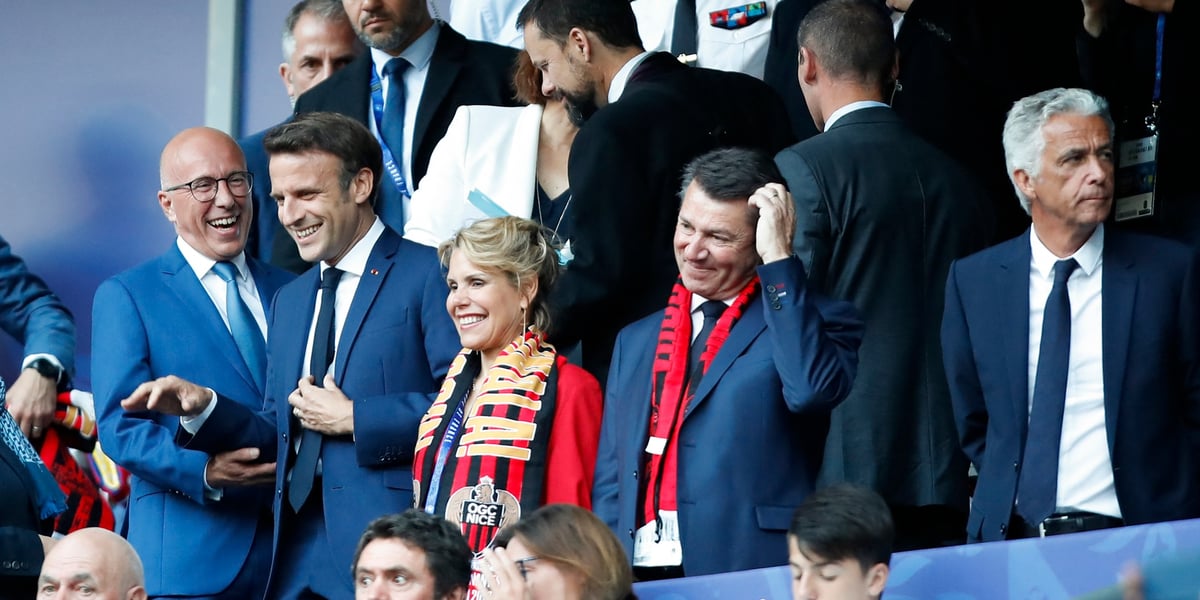 Emmanuel Macron et Éric Ciotti au Stade de France en mai 2022. À droite, Christian Estrosi et son épouse, Laura Tenoudji.