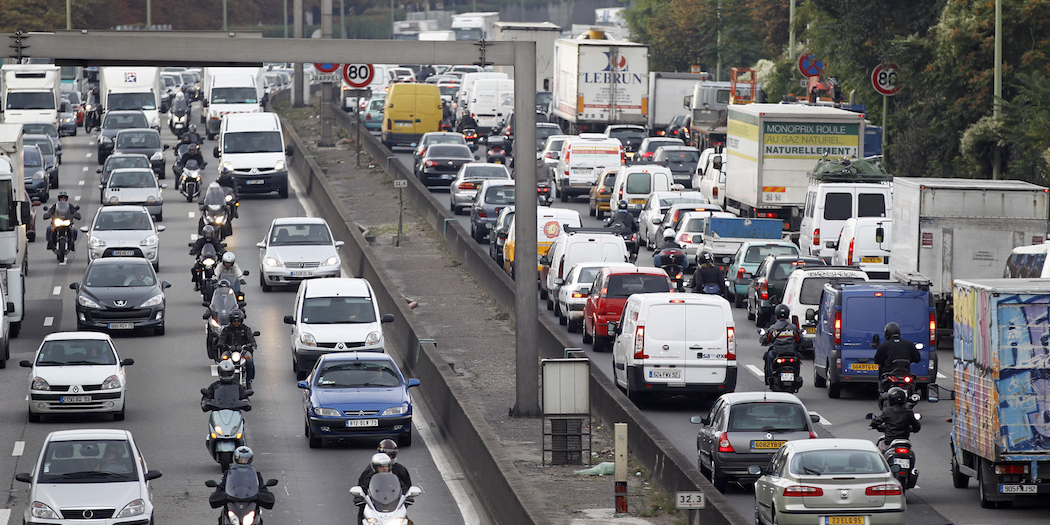 Les zones présentant les plus hauts niveaux de pollution de l’air sont, sans surprise, celles situées aux alentours des grands axes de circulation.