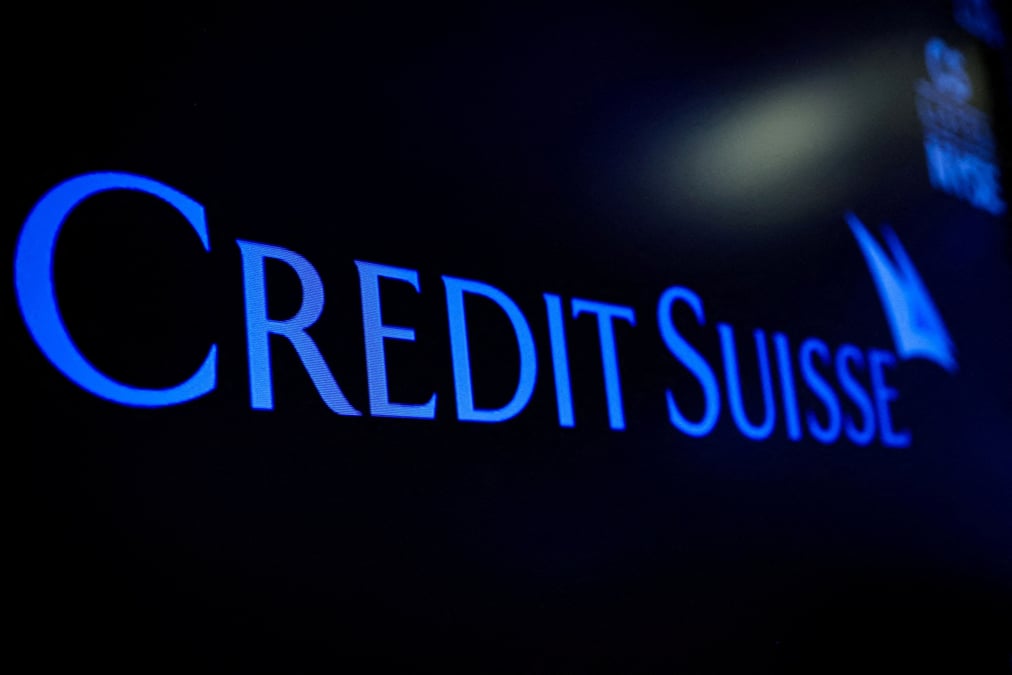 Photo d'archives du logo de credit suisse visible sur le parquet de la bourse de new york