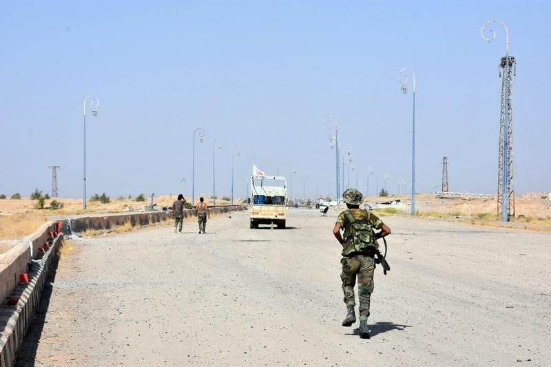 L'armee syrienne prend pied a l'est de l'euphrate a dair az zour
