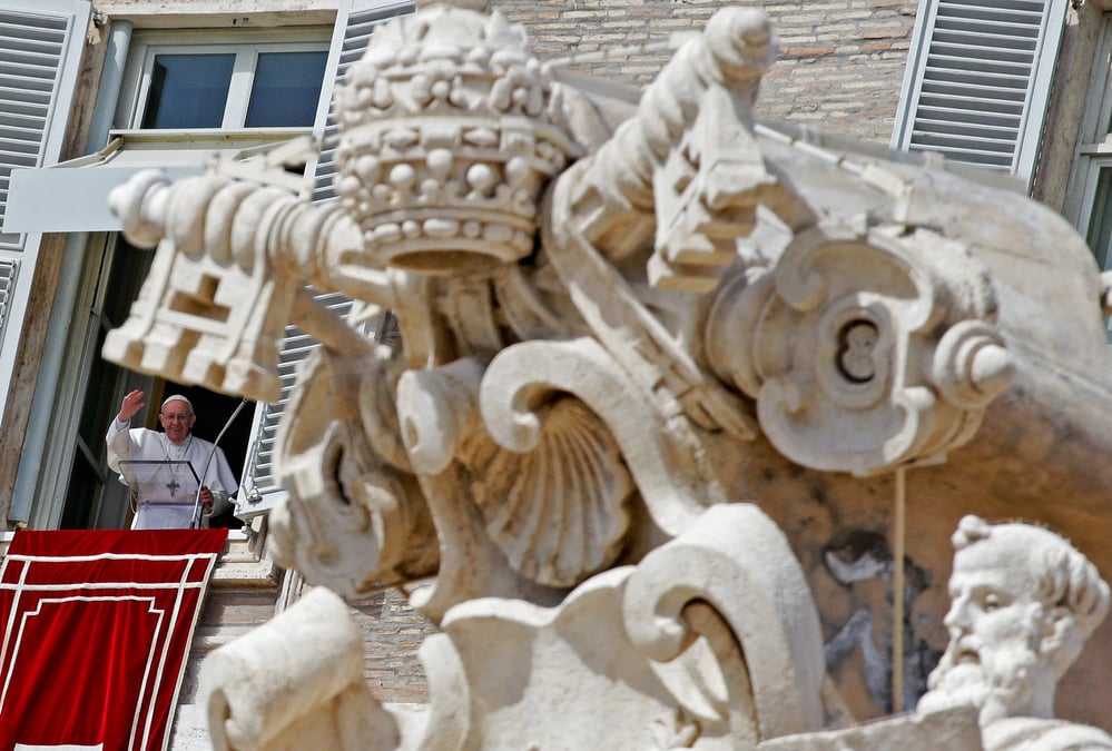300 elus de la region provence-alpes-cote-d'azur recus par le pape lundi